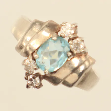 Ring med stenar, stl 19½, bredd 15mm, 925/1000 silver Vikt: 5,5 g
