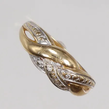 Ring med diamanter 3xca0,01ct stl 17½ bredd 1,5-6mm, GHA 18K Vikt: 2,8 g