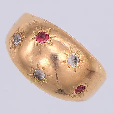 Ring röda & vita stenar, slitna, stl 15, stämplarna ej läsbara, 18K Vikt: 3,3 g