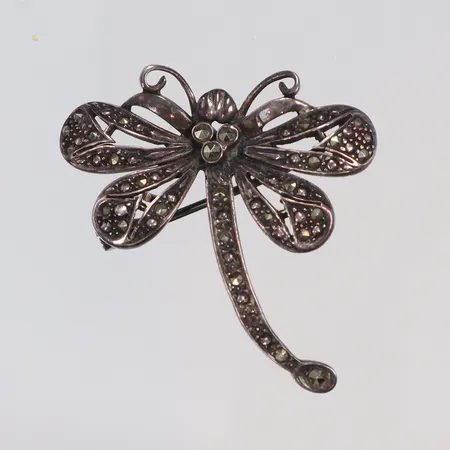 Brosch med markasiter i form av Trollslända 34x35mm, något otydligt stämplad troligen GFAB, silver 925/1000 Vikt: 6,2 g
