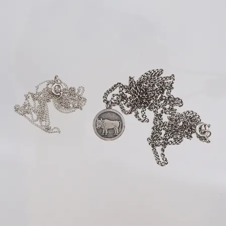 Diverse silver, knutar, defekt, silver 830-925/1000 Vikt: 6,9 g