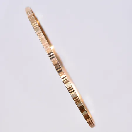 Armring, Ø69 mm, bredd 3 mm, 18K. Vikt: 8,6 g