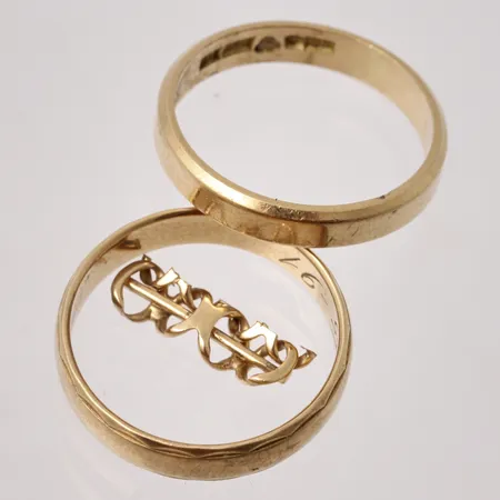 Diverse defekt guld, 18K, vikt 6,23g.