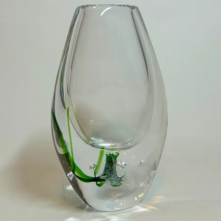 Vas Kosta Boda, Vicke Lindstrand, sjögräs, signerad Kosta, höjd 18,5cm Skickas med postpaket.