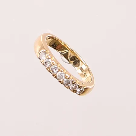 Ring med diamanter 7 x ca. 0,04ct, Ø16, bredd: 3,4mm, 18K, 4,6g Vikt: 4,6 g
