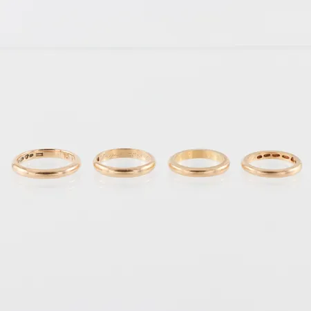 Ringar 4 st med gravyrer, 18k. Vikt: 25,4 g