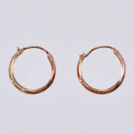 Ett par örhängen creoler, längd: ca 1cm, bredd: ca 3mm, SJ, 830/1000, förgyllt silver Vikt: 0,4 g