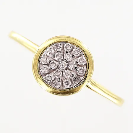 Ring, diamanter 19 x ca 0,005ct, stl 15½, bredd 1-8mm, GHA, 18K.  Vikt: 1,7 g