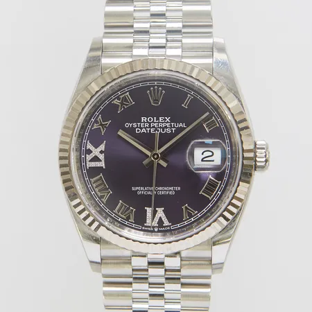 Herrur Rolex Datejust, stål, automatisk, 36mm, ref: 126234, snr: L74381R0, Cal. 3235, verknr: H4U50701, boettnr: 2080, vitguldring, safirglas, datum, delvis diamantindex, jubileelänk, stål, ref: 62800, viklås, extra länkbit, certifikat daterat 30.01.2021, box, ytterkartong.