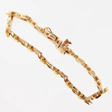 Armband, 15,5cm, bredd 9mm, ihålig, smärre bucklor, låsåtta behöver justeras, 18K.  Vikt: 11,8 g