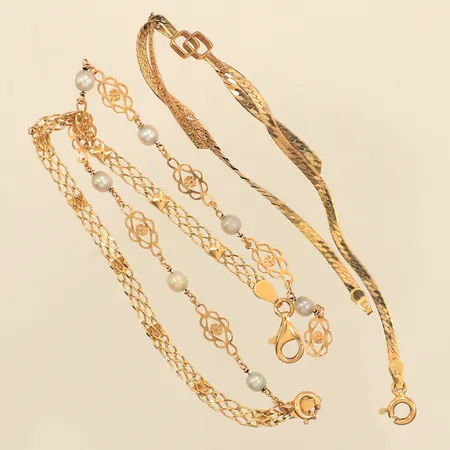 Tre armband, pärlor, skadat, defekt, 18K  Vikt: 10,2 g