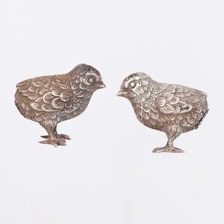 Ett par salt och pepparkar i form av fåglar, höjd: 45mm, omärkt silver Vikt: 76,9 g