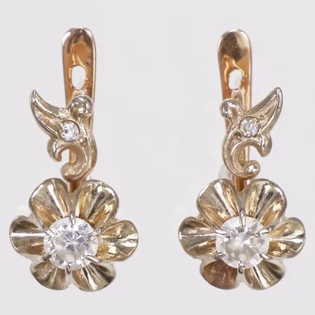 Ett par örhängen, vita stenar, 17mm, 14K  Vikt: 4,3 g