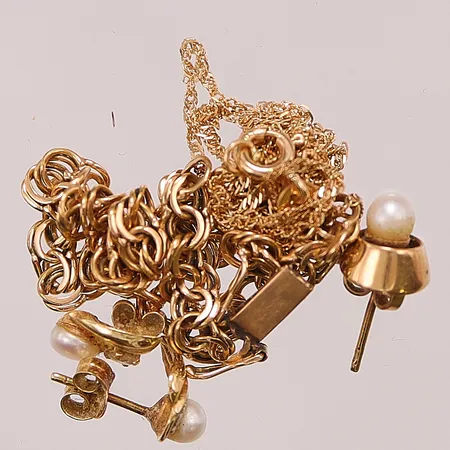 Diverse guld, defekt, 18K 8,4g.
