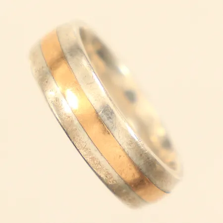Ring, stl 17, bredd 5,9mm, förgylld detalj, GHA, repig, 925/1000 silver  Vikt: 6 g