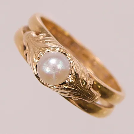 Ring, pärla, Ø18¼, bredd:5mm, 2 ihopsatta ringar, gravyr, 18K 5,7g.