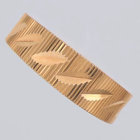 Ring, räfflat mönster, stl 17, 18K Vikt: 1,8 g