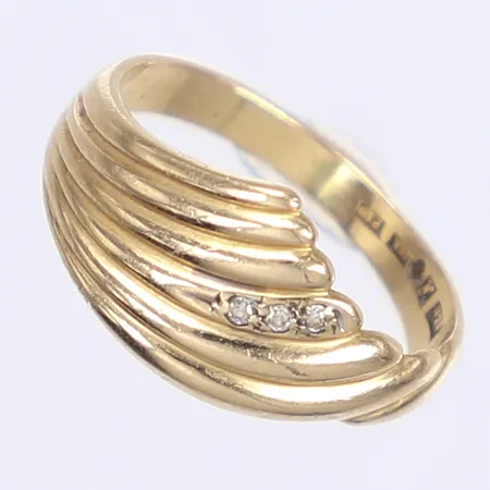 Ring med vita stenar, stl 16½, bredd 2,3-10mm, 18K  Vikt: 2,9 g