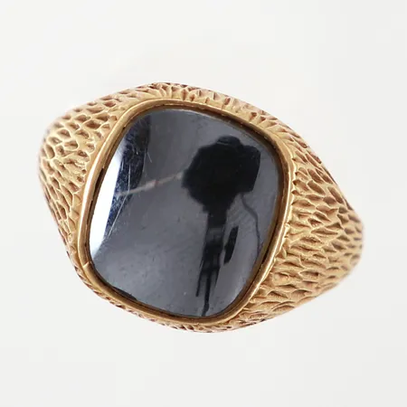 Klackring med hematit, stl 18½, bredd: 2,5-15mm, 14K Vikt: 7,6 g