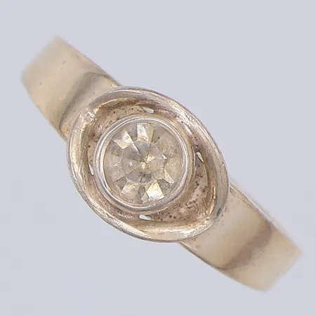 Ring, vit sten, reglerbar storlek, 925/1000 silver Vikt: 2,3 g