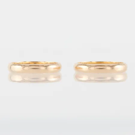 Ringar 2 st med gravyrer, 18k. Vikt: 7,2 g