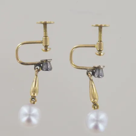 Pärlörhänge, ett par, med diamant  0,02 ct, L 2 cm, 18k Vikt: 4,2 g