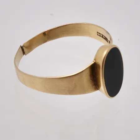 Defekt guld, 18K, bruttovikt 2,39g, ca nettovikt 1,6g.