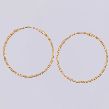 Ett par örhängen, 22mm, bredd 1,5mm, 18K Vikt: 2,2 g