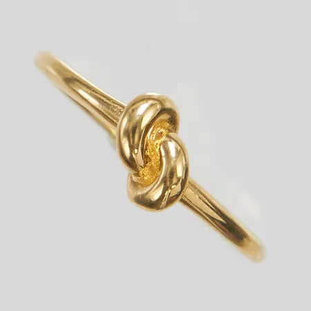 Ring med knut, stl 17¾, bredd 1,5-6,5mm, 18K Vikt: 2,9 g