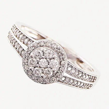 Ring, 61st briljantslipade diamanter, 0,35ctv, stl 17, bredd 2-8,5mm, vitguld, Guldfynd, nypris 12.998 kr, 18K.   Vikt: 3,8 g