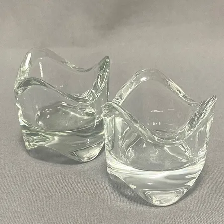 2 Värmeljushållare i klarglas, höjd 5cm, bredd 5,5cm