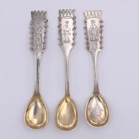 3 Kaffeskedar, samemotiv, olika silversmeder år 1921-1944, 830/1000 silver Vikt: 35,7 g