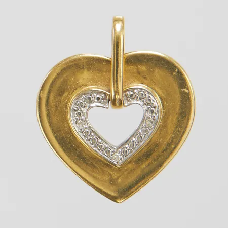 Hänge, tvåfärgad, diamanter 3 x ca 0,005ct, längd ca 22mm inkl ögla, bredd 18mm, repig, GHA, 18K Vikt: 3 g