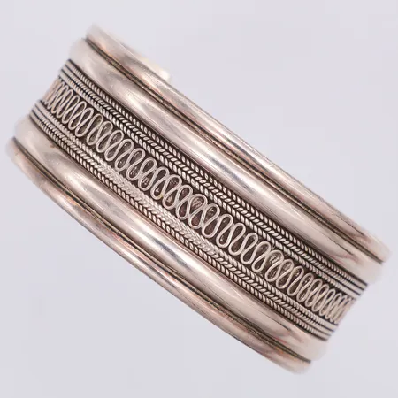 Armband, stelt, öppen modell, 63 x 50mm, bredd 27mm, 925/1000 silver Vikt: 43,5 g