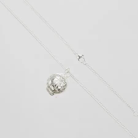 Kedja samt hänge, Skultuna, Lisa Larson, Lejon, längd ca 49-54-59,5cm, bredd 2mm, hänge 20mm inkl ögla, bredd 15mm, Silverpläterad metall, dustbag, originalask.