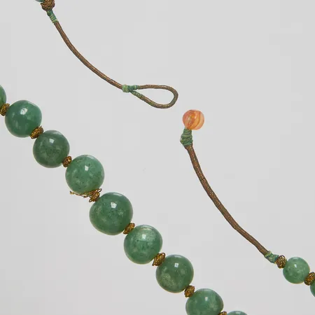 Collier, Aventurinkvarts, längd ca 47cm, bredd 2-13,5mm, metall. 