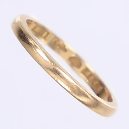 Ring, slät, stl 17¼, bredd 2mm, gravyr, 18K Vikt: 2,4 g