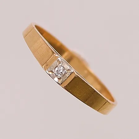 Ring, diamant ca 0,02ct, Ø16¾, bredd:2mm, 18K 1,9g.