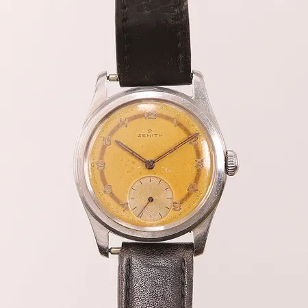 Herrur Zenith, 33,5mm, stål, manuell, srn:; 8825384, skadat plexiglas, patinerad urtavla, läderband ej original, inga tillbehör.