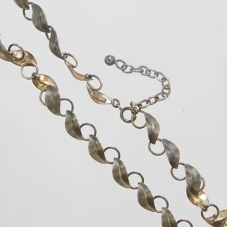Collier, längd ca 37,5-43cm, bredd 4-9,5mm, glapp lås, silver Vikt: 16 g