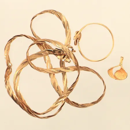 Diverse guld, skadat, 18K  Vikt: 6,6 g