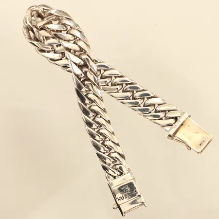 Armband Pansar, längd 21cm, bredd 13mm, Kuzzoí, del av lås i metall, etui, 925/1000 silver  Vikt: 87,6 g