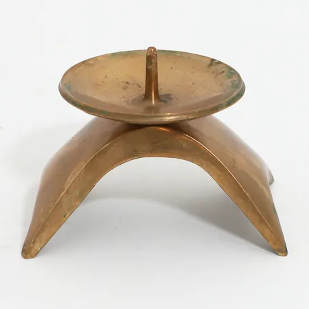 Ljusstake i malm, signerad Ekberg, höjd:7cm, bredd:8x11cm Skickas med paket.