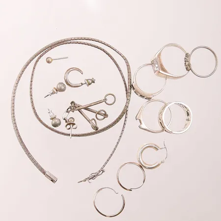Diverse silversmycken, delvis defekta, 830-925/1000 silver, 48,9g Vikt: 48,9 g
