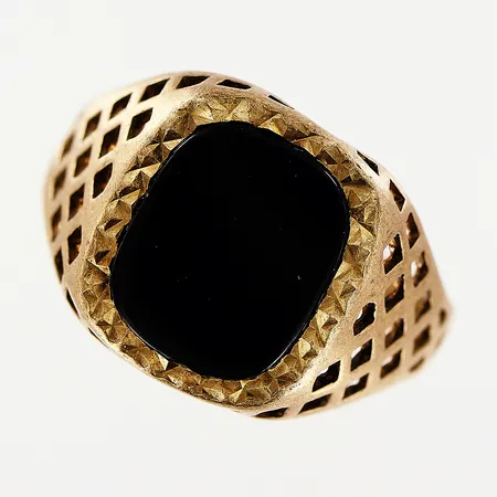 Klackring, svart sten, stl 19¾, bredd 3-14mm, skev skena, 9K. Bruttovikt: 3,3gram.  Vikt: 3,3 g