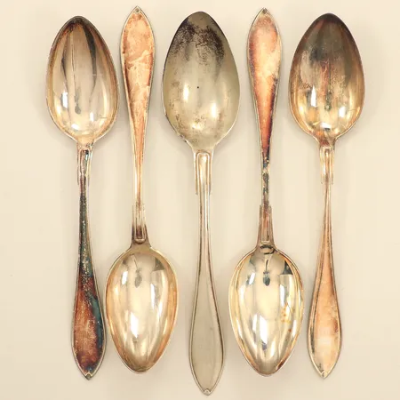 Fem skedar, modell Svensk Spetsig, ca 18-19cm, en med personlig gravyr, silver Vikt: 183,2 g