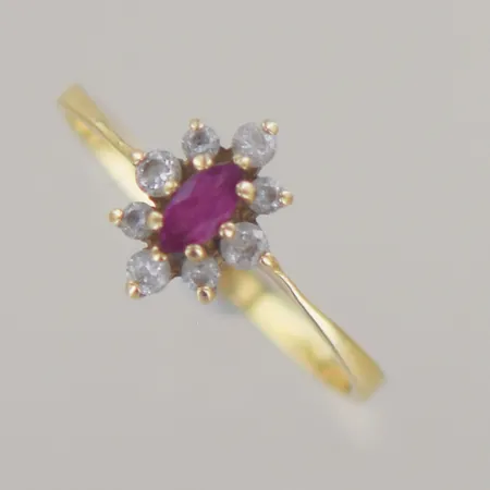 Ring med stenar  Ø 18mm, 18K Vikt: 2 g