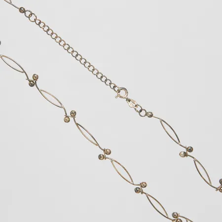 Collier, längd ca 39,5-45cm, bredd 1-7mm, bruksslitage, 925/1000 silver Vikt: 6,8 g