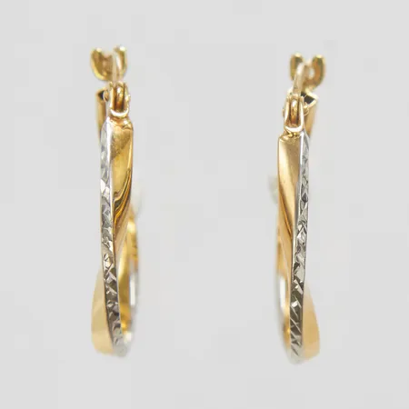 Ett par örhängen, tvåfärgade, längd ca 20mm, bredd 2,5mm, GHA, 18K Vikt: 1,3 g
