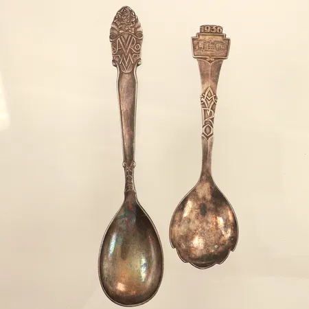 Två skedar, 1930-tal, silverpläterade Vikt: 0 g